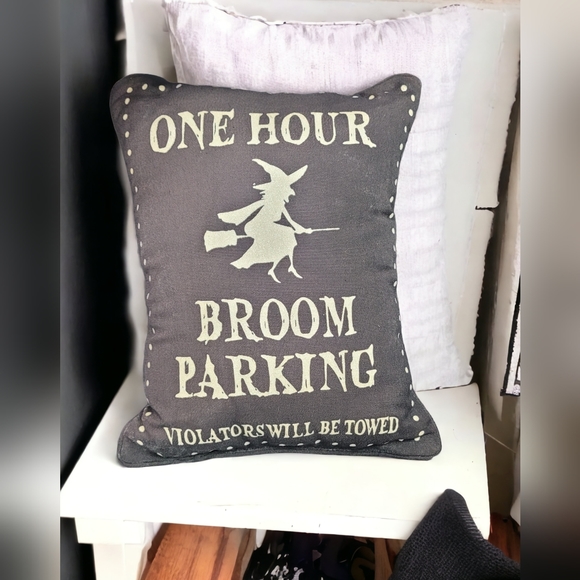 Halloween accent pillow - Picture 2 of 5